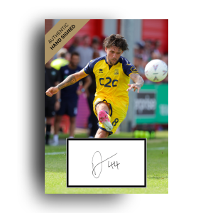 OFFICIAL DARREN OLDAKER SIGNED SOUTHEND PHOTO